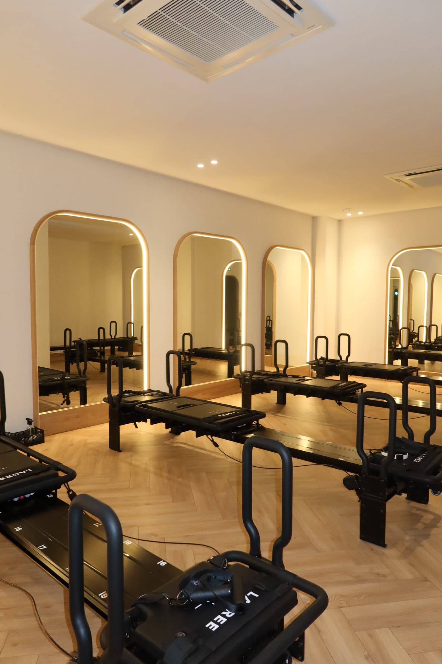 La salle et les machines Mini Pro du studio REFORME